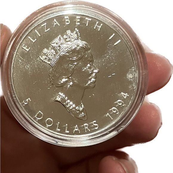 1994 CANADA $5 Maple Leaf 0.9999 pure SILVER - 1 oz UNCIRCULATED coin - SEALED - Picture 4 of 6